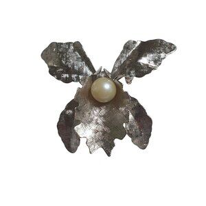 Silver Tone Floral Iris Leaf Brooch Pin Faux Pearl Center Vintage Jewelry Mom Gi